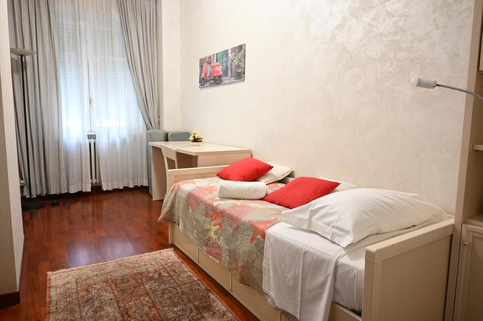 Marco'S Apartment Colosseum Рим Экстерьер фото